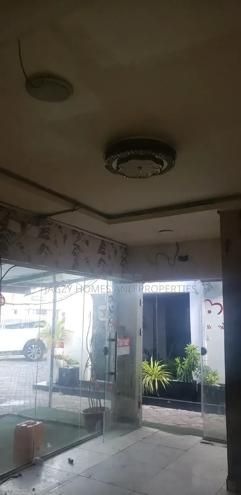Perfect Shop at Lekki Phase 1 Rent Is Just 6 Month in Lekki Phase 1