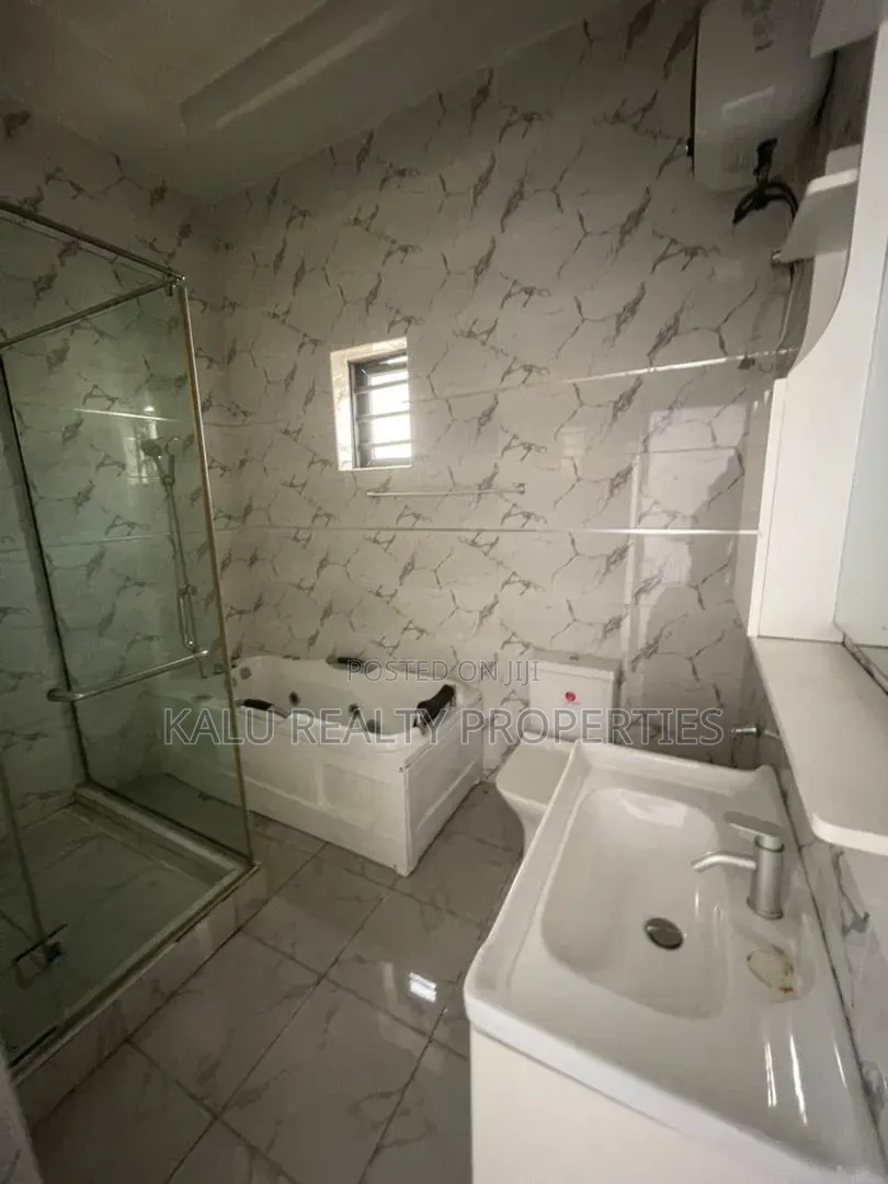 4bdrm Duplex in Chevron Drive for rent in Chevron