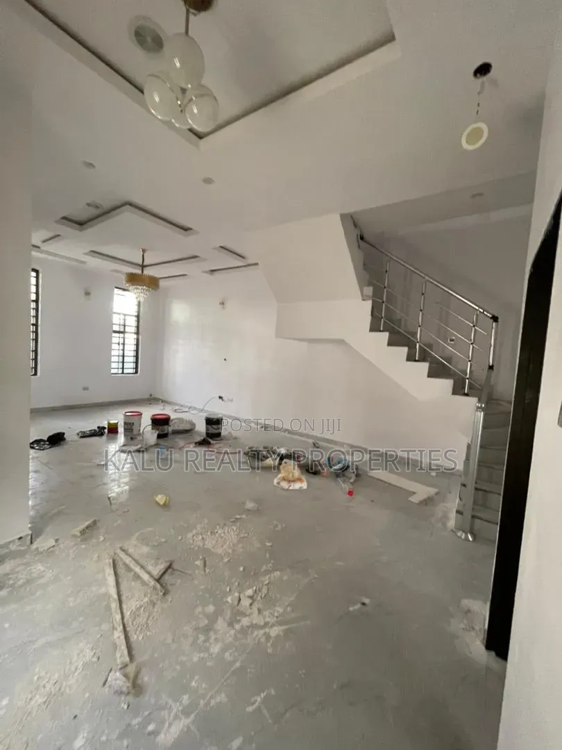 4bdrm Duplex in Chevron Drive for rent in Chevron