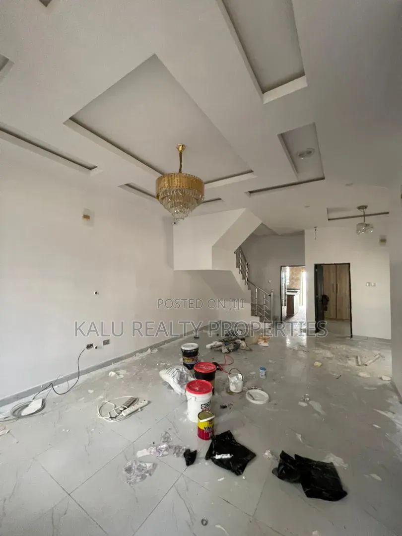 4bdrm Duplex in Chevron Drive for rent in Chevron