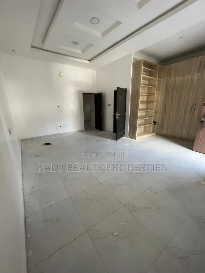 4bdrm Duplex in Chevron Drive for rent in Chevron