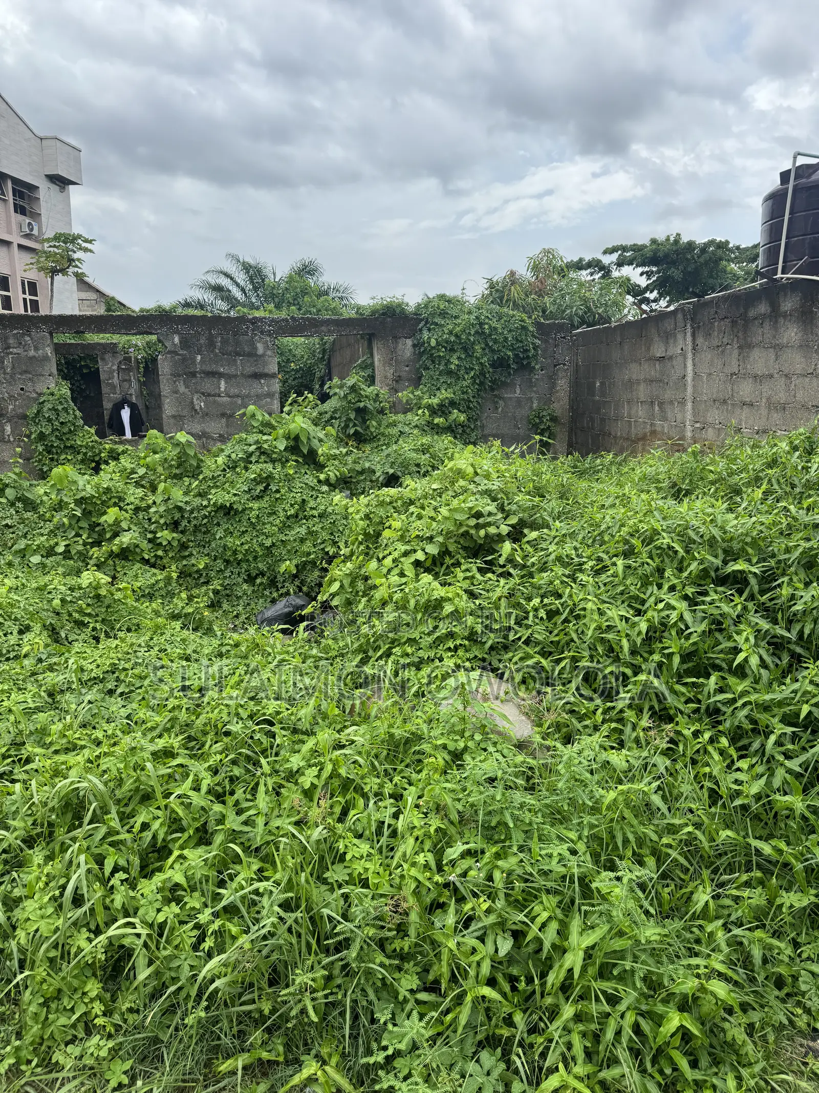 A Plot of 460sqm of Land With Uncompleted Building on Cooperative Road in Badore
