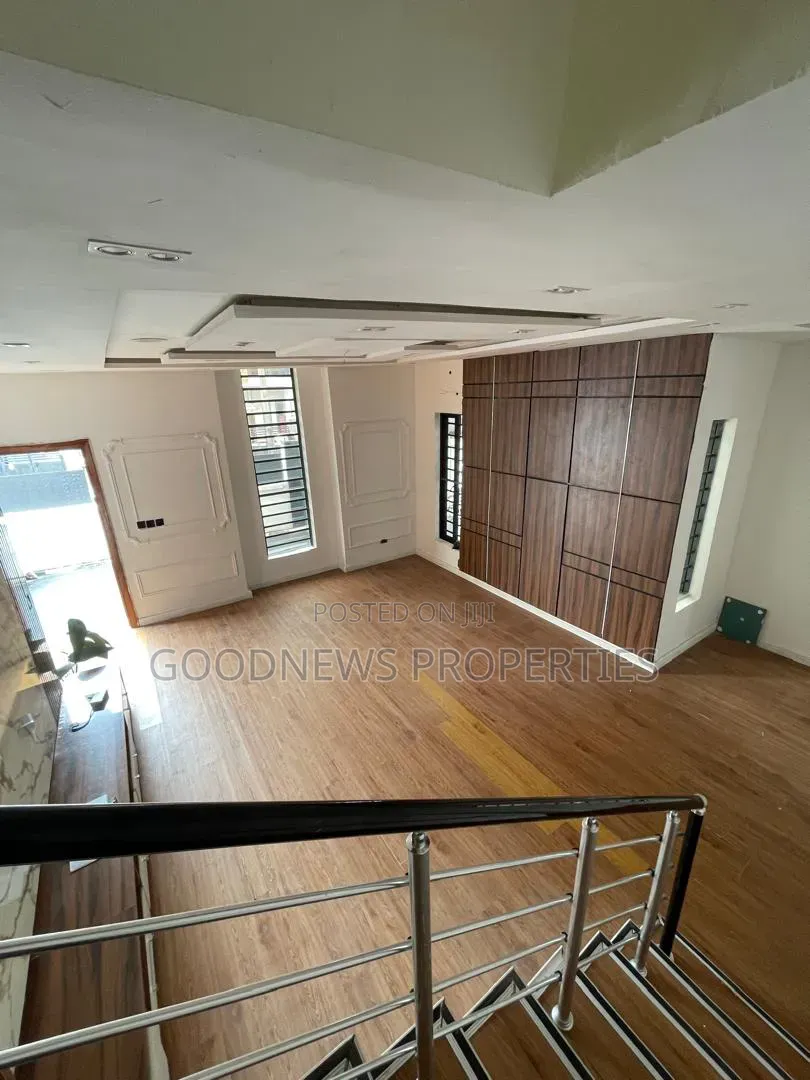 5bdrm Duplex in Ikota, Lekki County for rent in Ikota