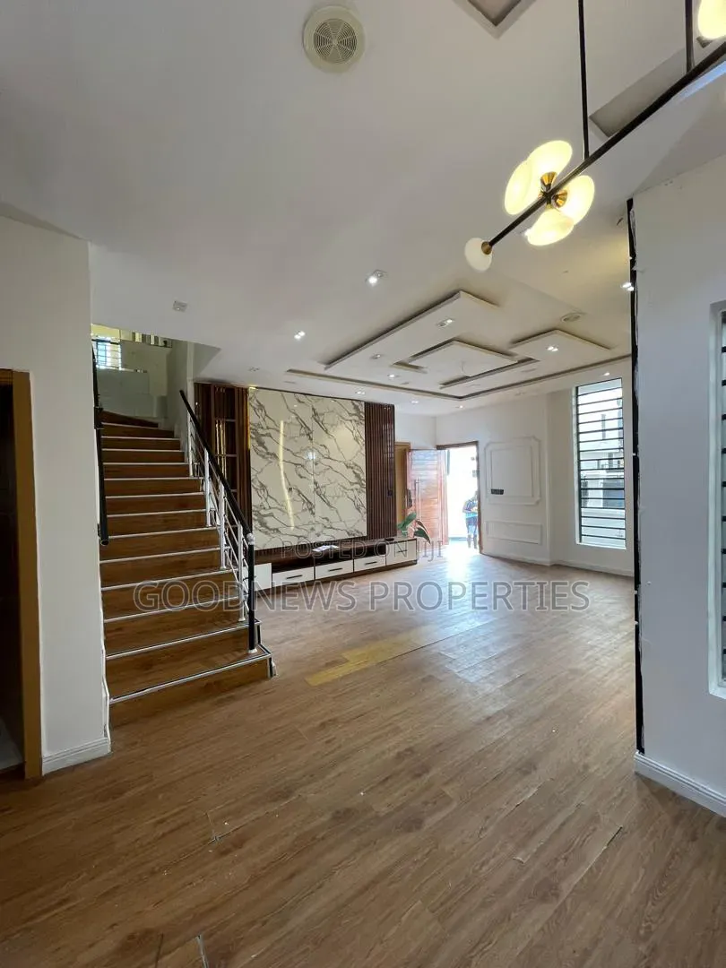 5bdrm Duplex in Ikota, Lekki County for rent in Ikota
