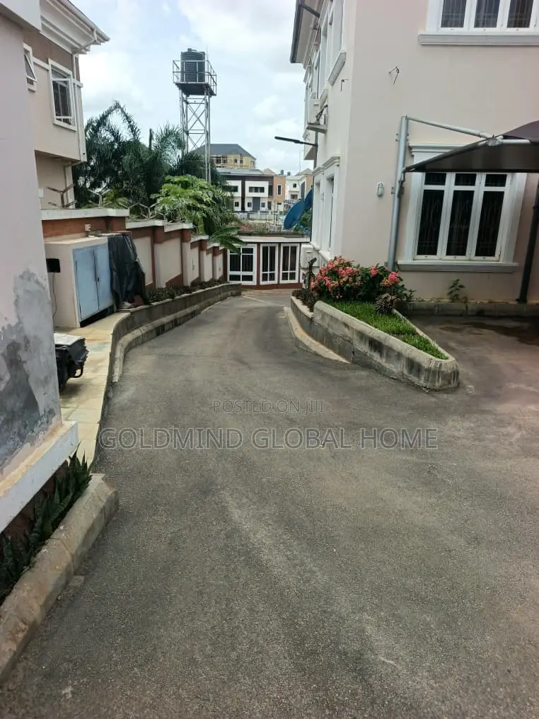 4bdrm Duplex in Lugbe District., Apo Resettlement for sale in Apo Resettlement