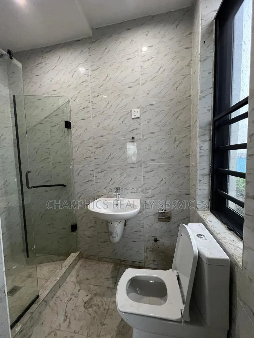 3bdrm Apartment in Adeola Odeku for rent in Adeola Odeku