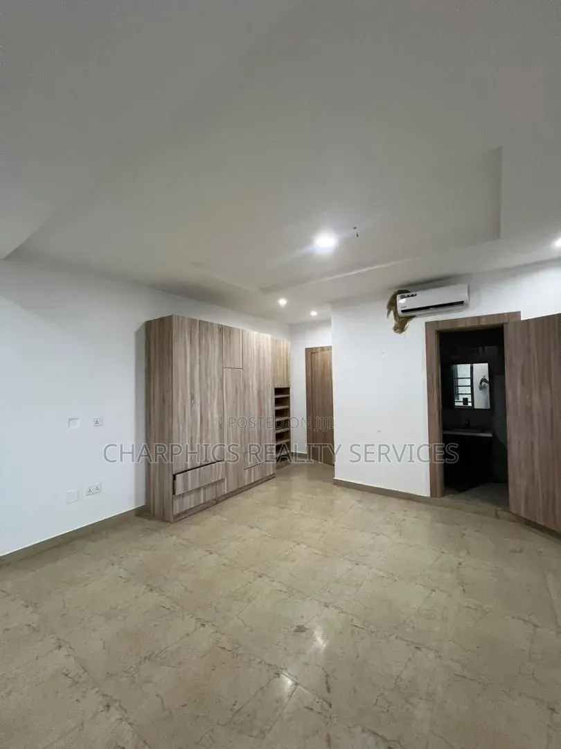 3bdrm Apartment in Adeola Odeku for rent in Adeola Odeku