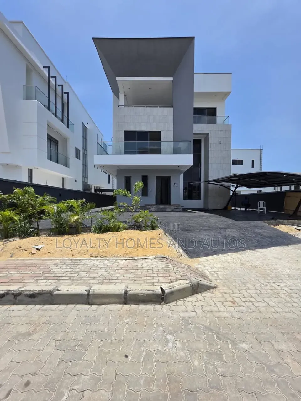 5bdrm Duplex in Ikate for sale in Ikate