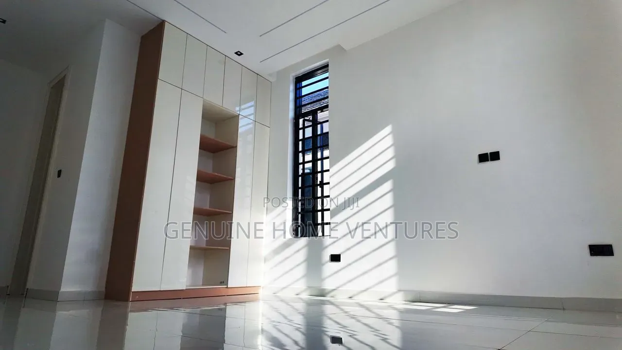 5bdrm Duplex in Ikota Gra for sale in Ikota