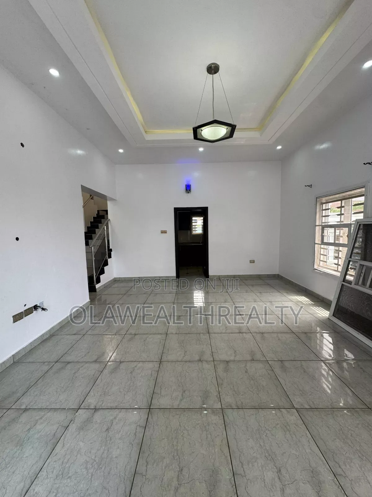 2bdrm Duplex in Kolapo Ishola Gra, Akobo for rent in Akobo