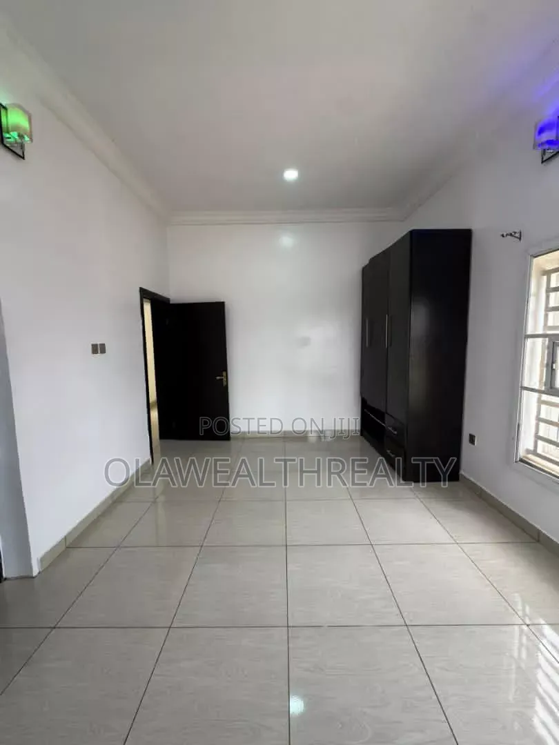 2bdrm Duplex in Kolapo Ishola Gra, Akobo for rent in Akobo
