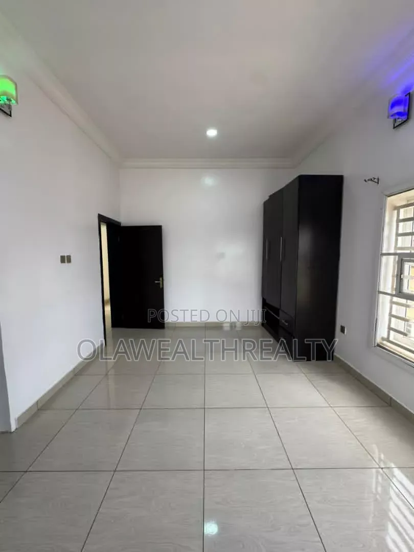 2bdrm Duplex in Kolapo Ishola Gra, Akobo for rent in Akobo
