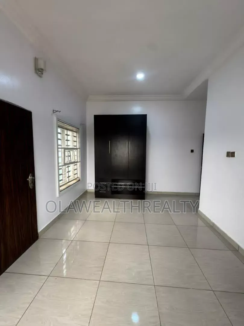 2bdrm Duplex in Kolapo Ishola Gra, Akobo for rent in Akobo