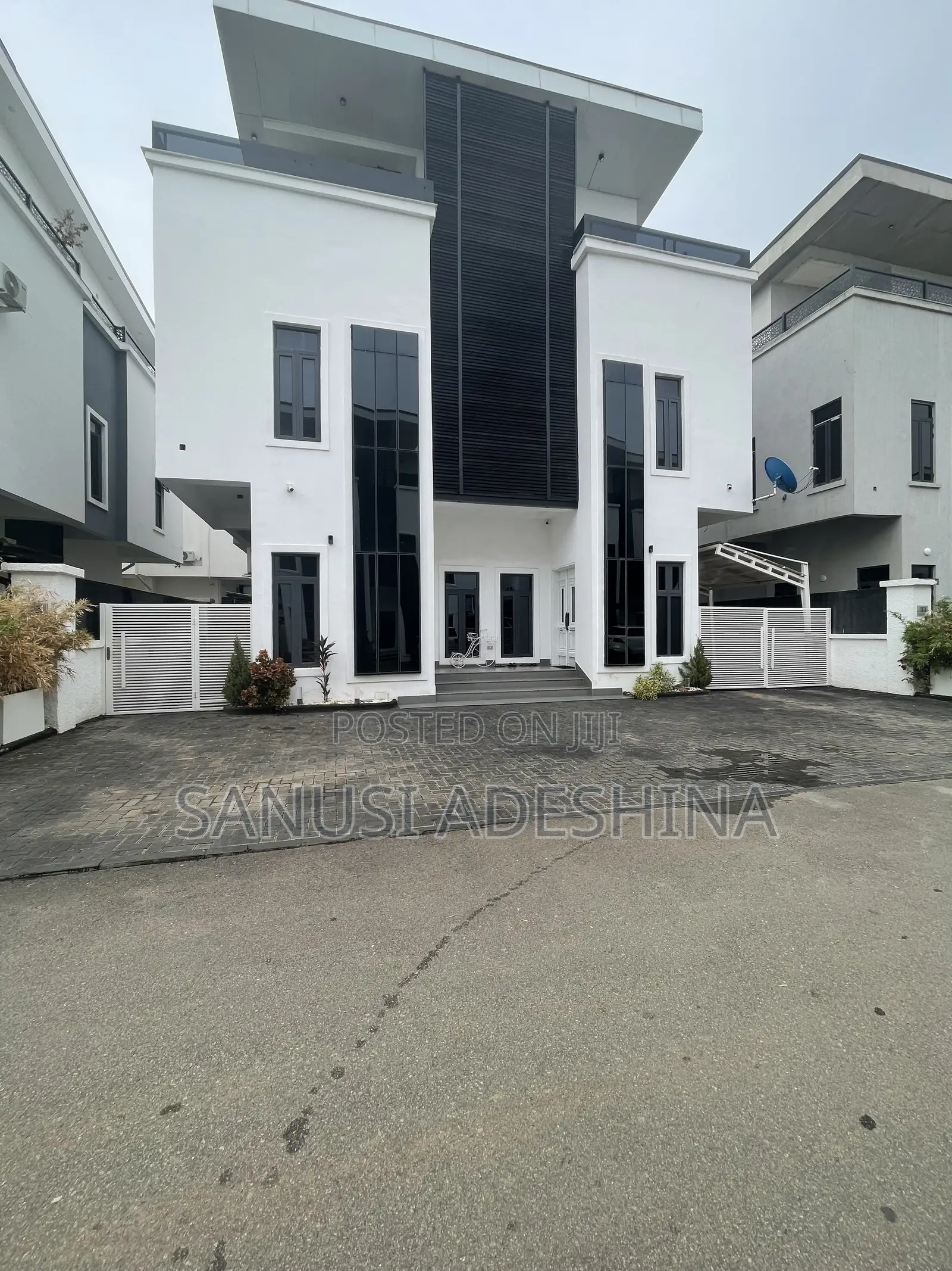 5bdrm Duplex in Jahi Gilmore,Fct for sale in Jahi