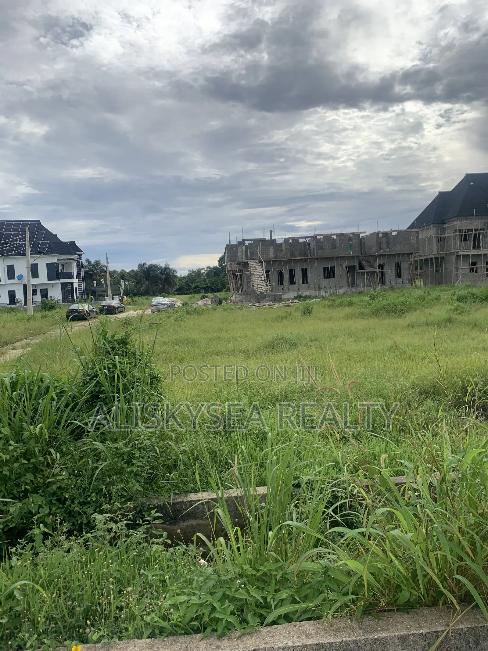 450sqm of Land for Sale in Lakowe