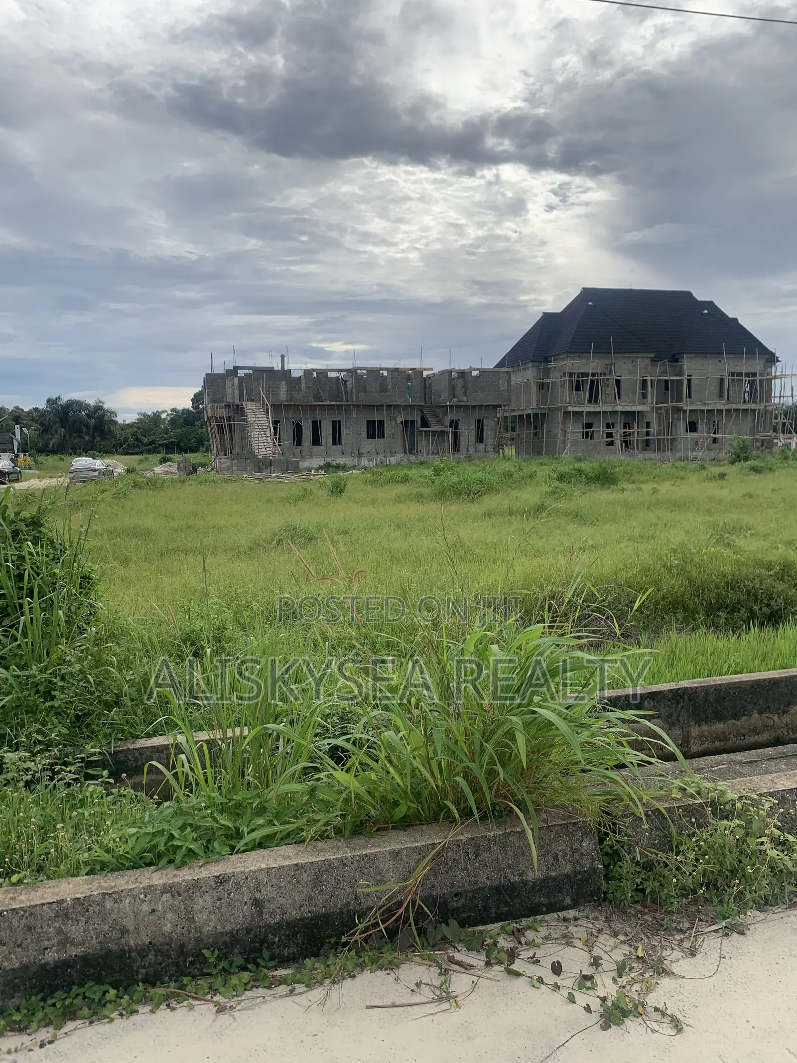 450sqm of Land for Sale in Lakowe
