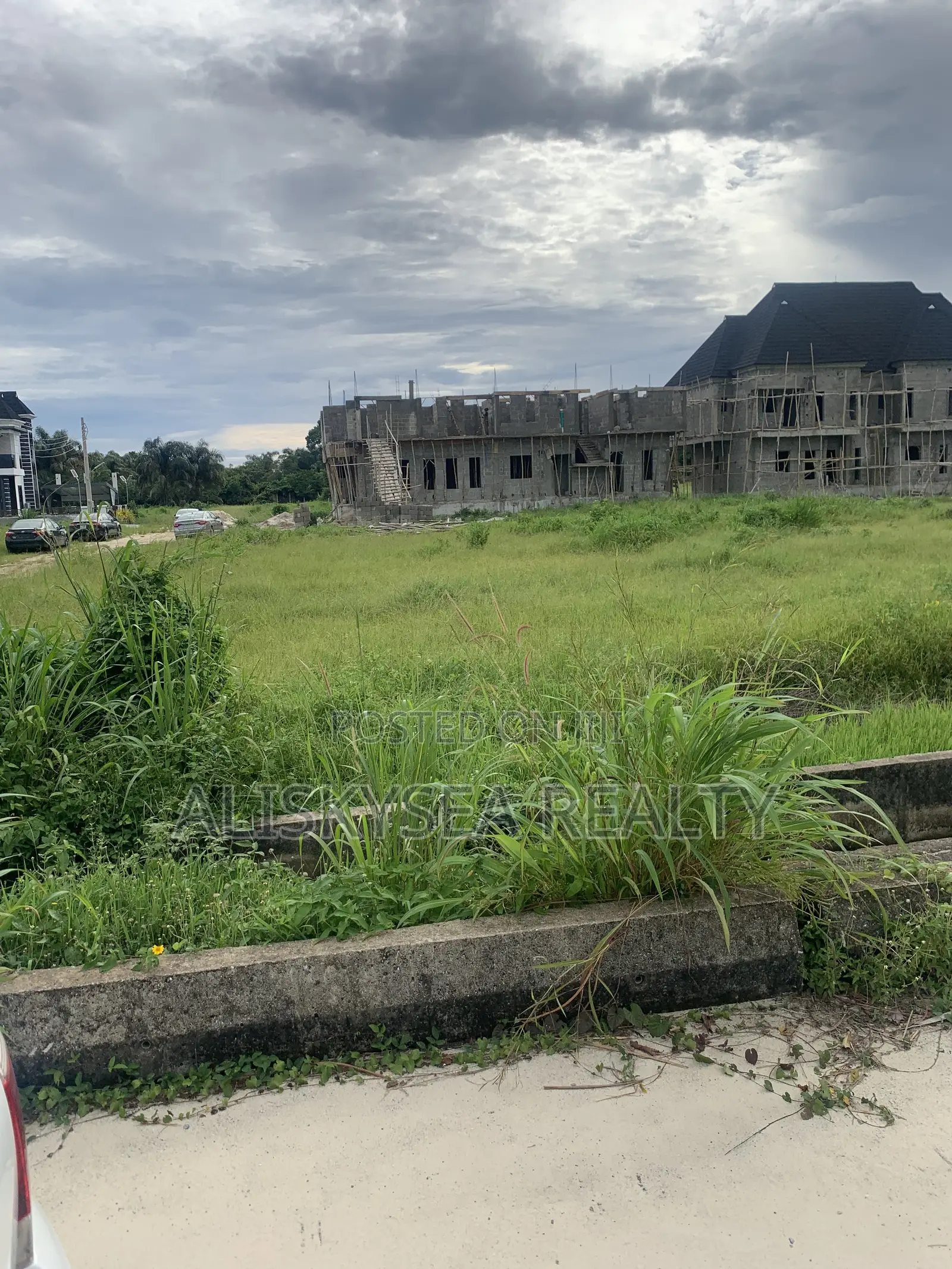 450sqm of Land for Sale in Lakowe
