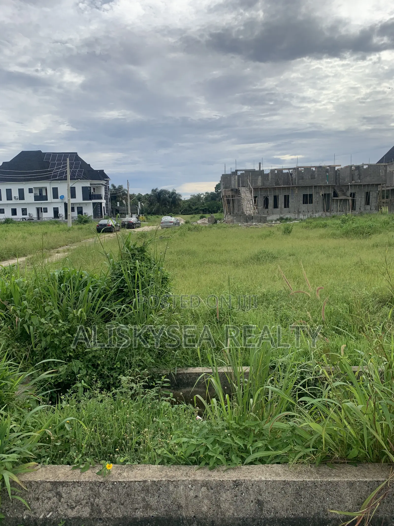 450sqm of Land for Sale in Lakowe