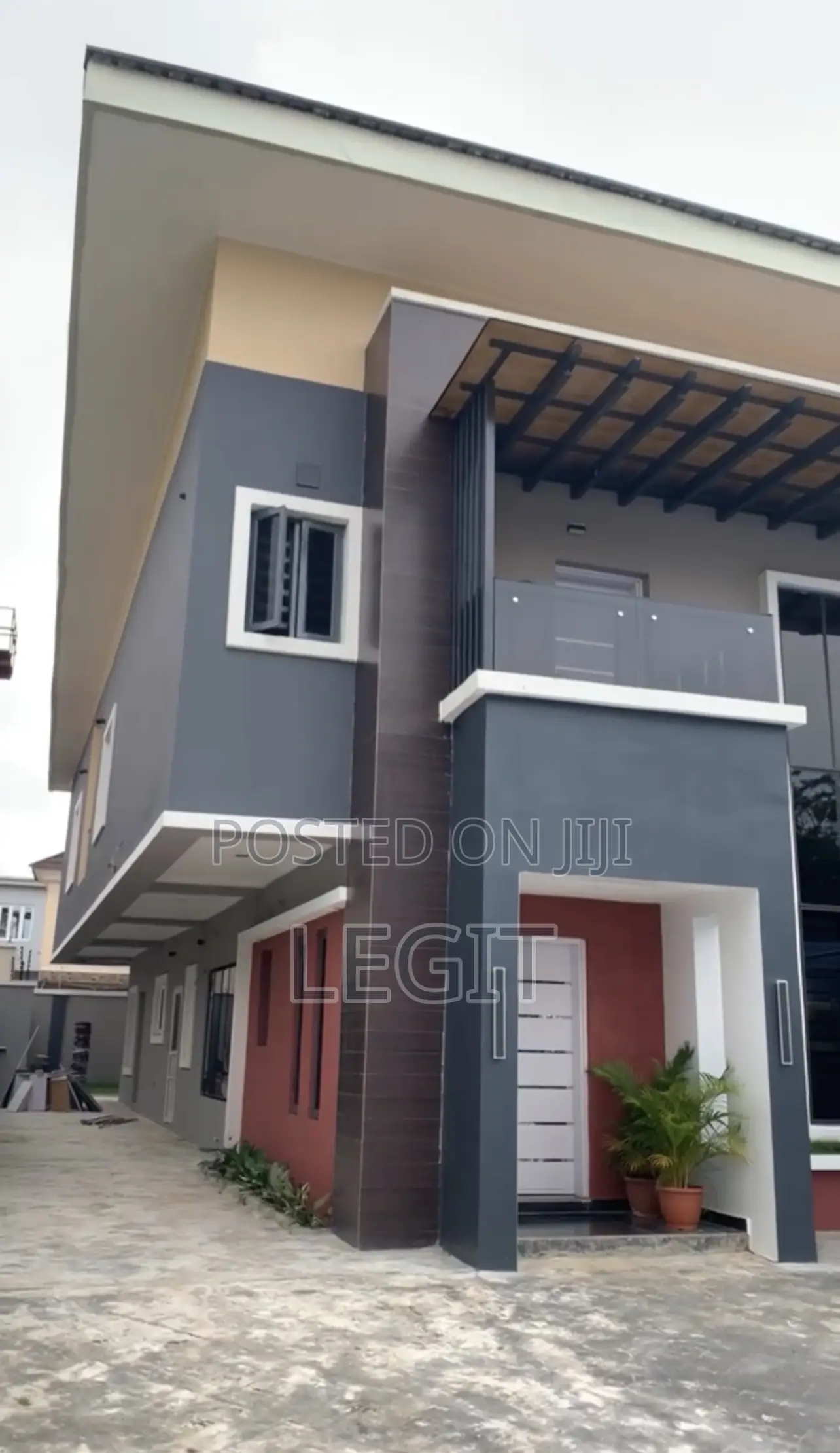 6bdrm Duplex in Apo District for sale in Apo District