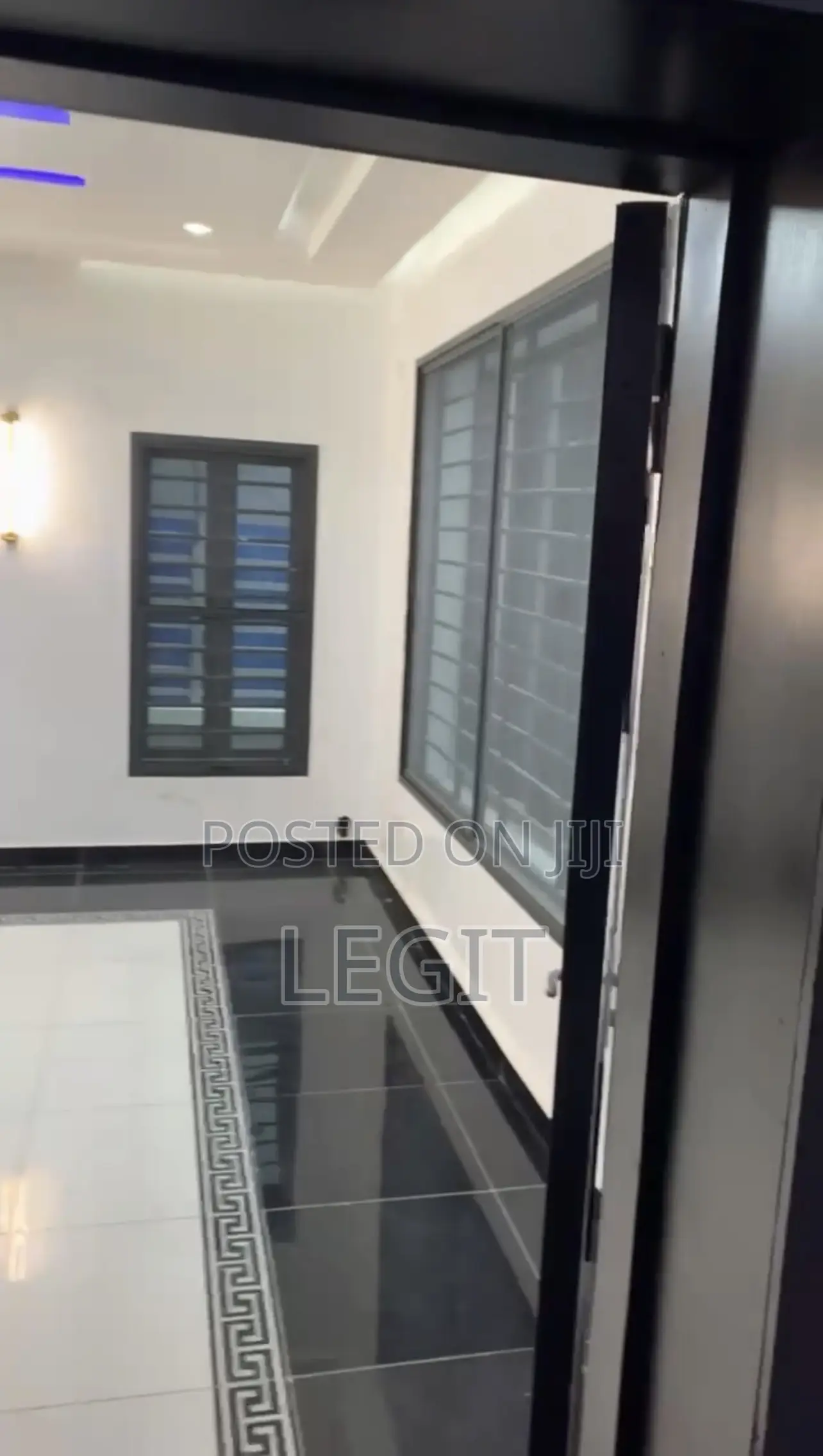 6bdrm Duplex in Apo District for sale in Apo District