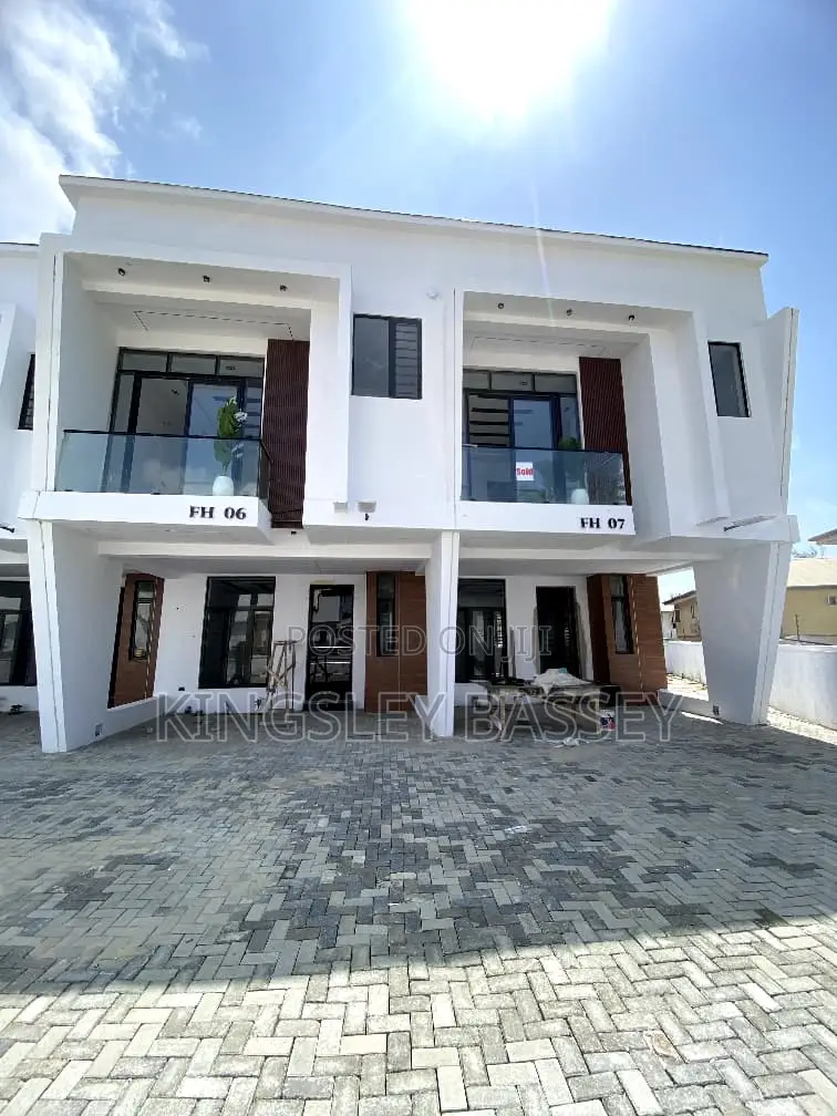 4bdrm Duplex in Ikota for sale in Ikota