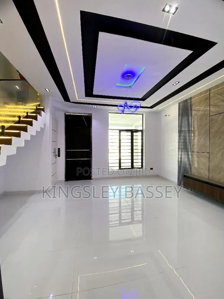 3bdrm Duplex in Ikota for sale in Ikota