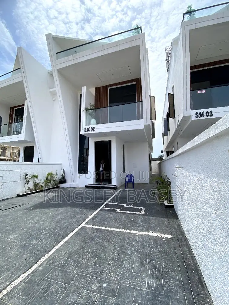 4bdrm Duplex in Ikota for sale in Ikota