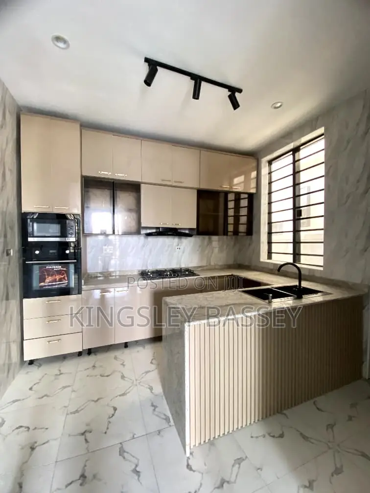 4bdrm Duplex in Ikota for sale in Ikota
