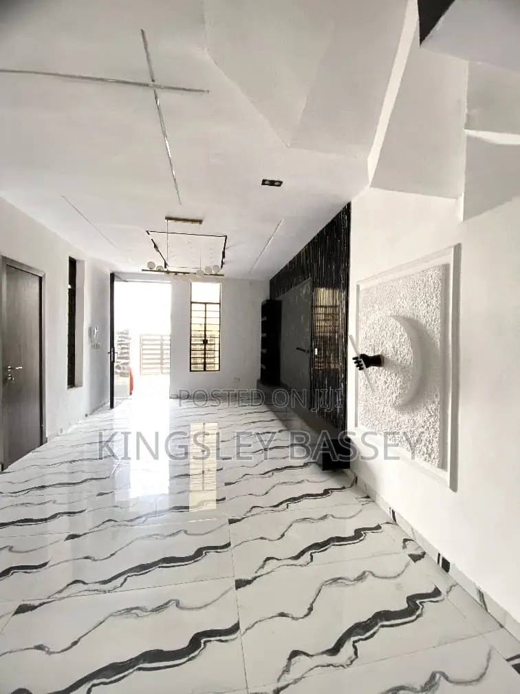 4bdrm Duplex in Ikota for sale in Ikota