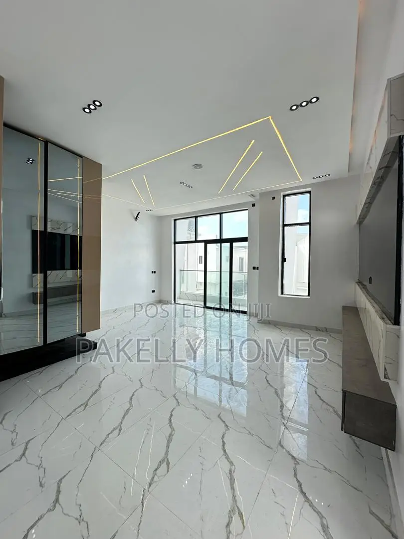 4 Bedroom Full Detached Duplex With Bq And Swimming Pool in Lekki Expressway