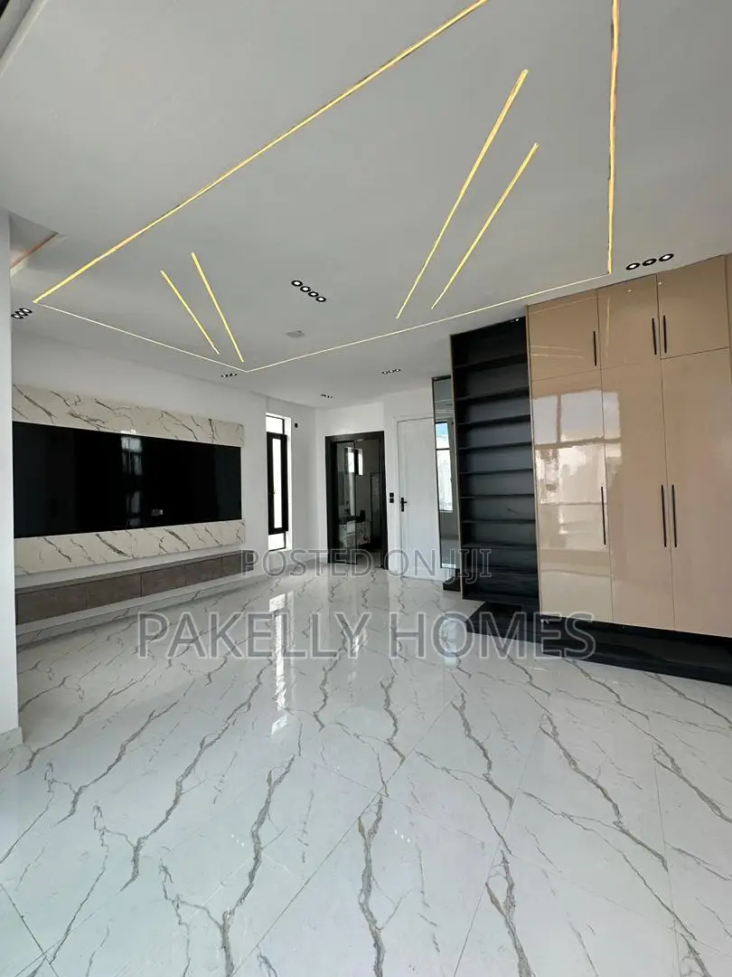 4 Bedroom Full Detached Duplex With Bq And Swimming Pool in Lekki Expressway