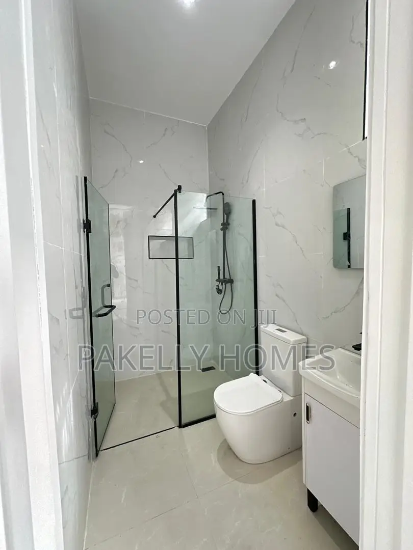 4 Bedroom Full Detached Duplex With Bq And Swimming Pool in Lekki Expressway