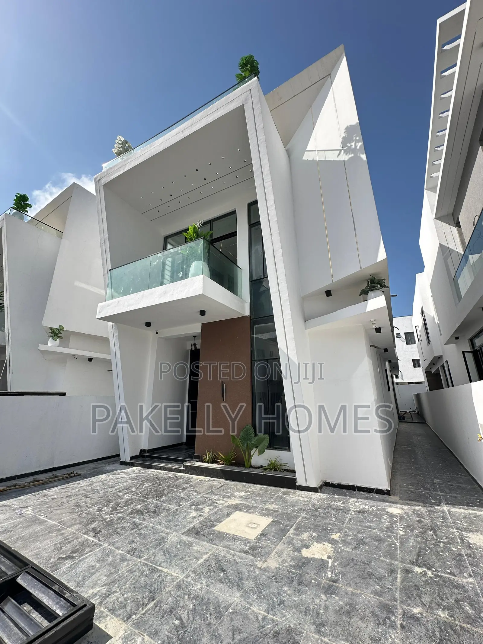 5 Bedroom Fully Detached Duplex With Bq And Swimming Pool in Lekki Expressway