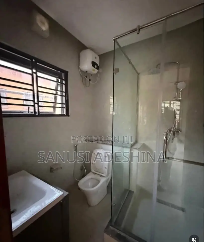 5bdrm Duplex in Life Camp Close To for sale in Life Camp