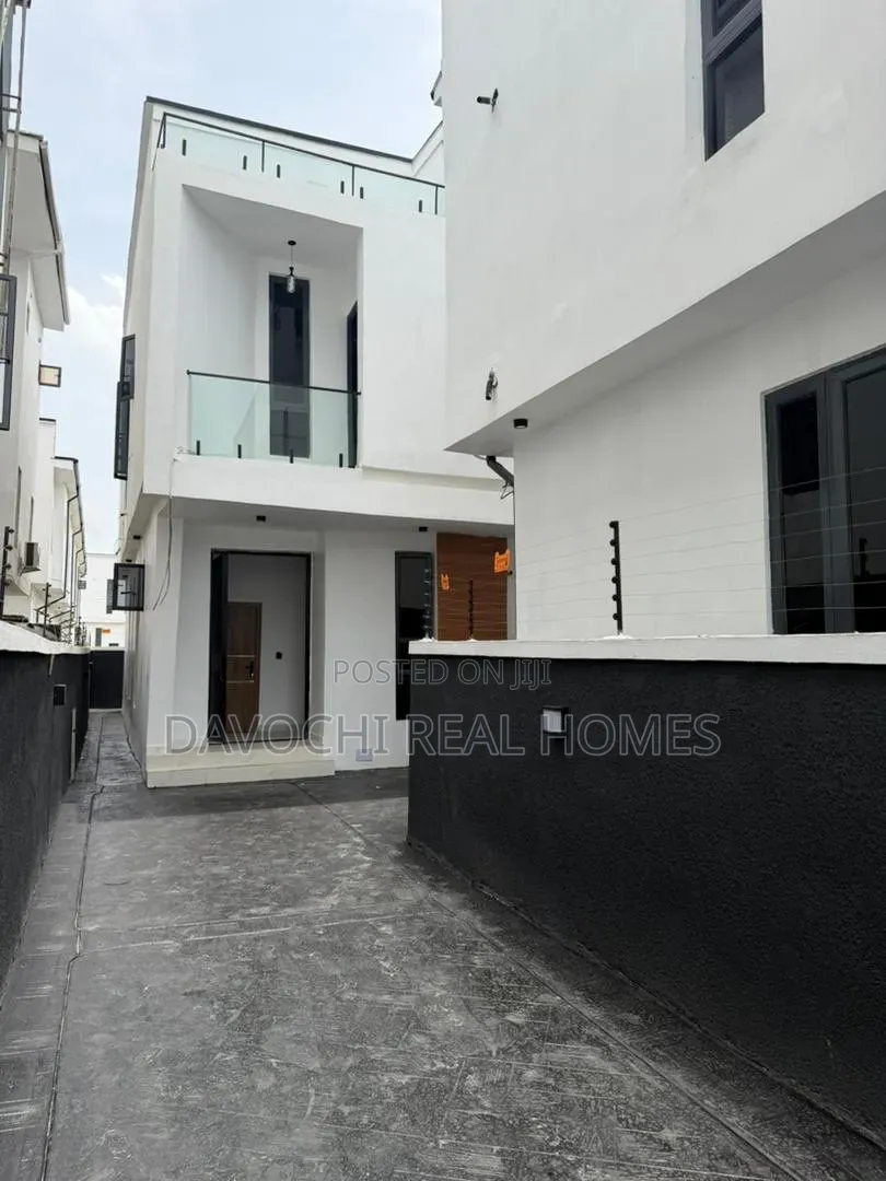 4bdrm Duplex in Ikota for sale in Ikota