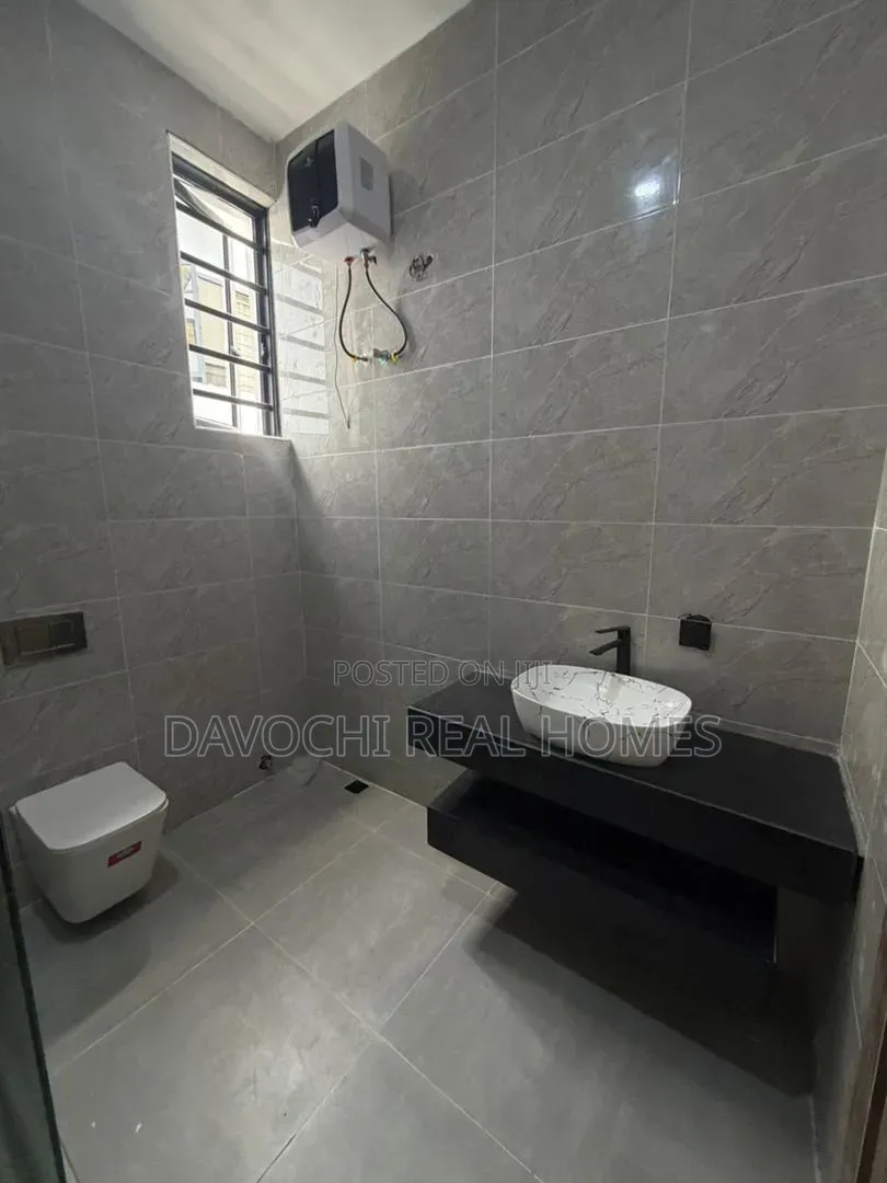 4bdrm Duplex in Ikota for sale in Ikota