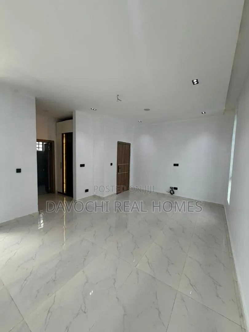 4bdrm Duplex in Ikota for sale in Ikota