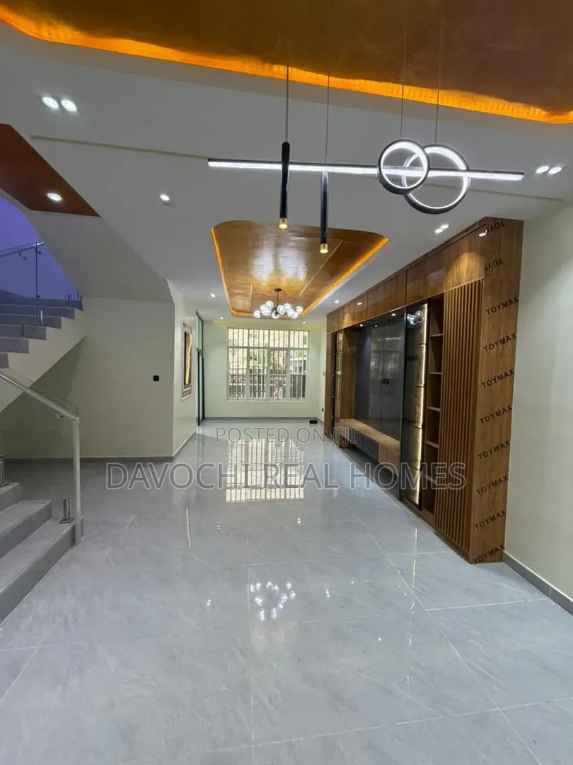 4bdrm Duplex in Osapa london for sale in Osapa london