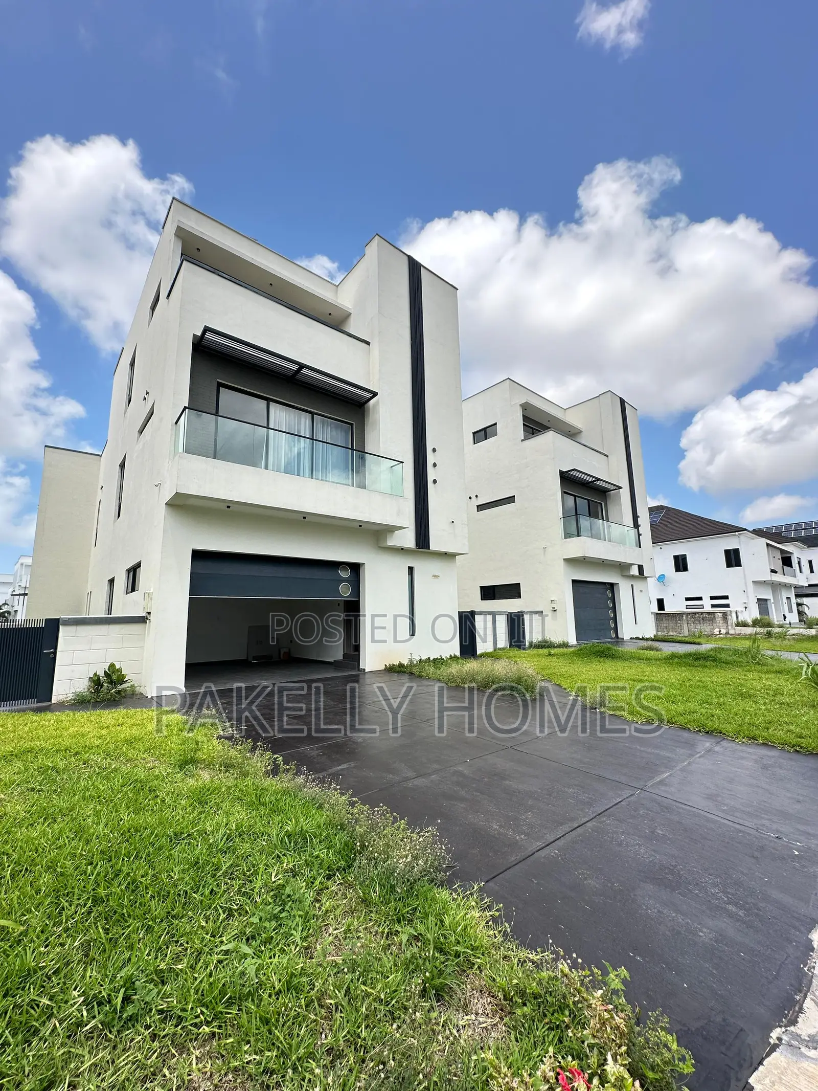 5 Bedroom Fully Detached Duplex With Car Garage Rooftop Terrace in Lekki Expressway