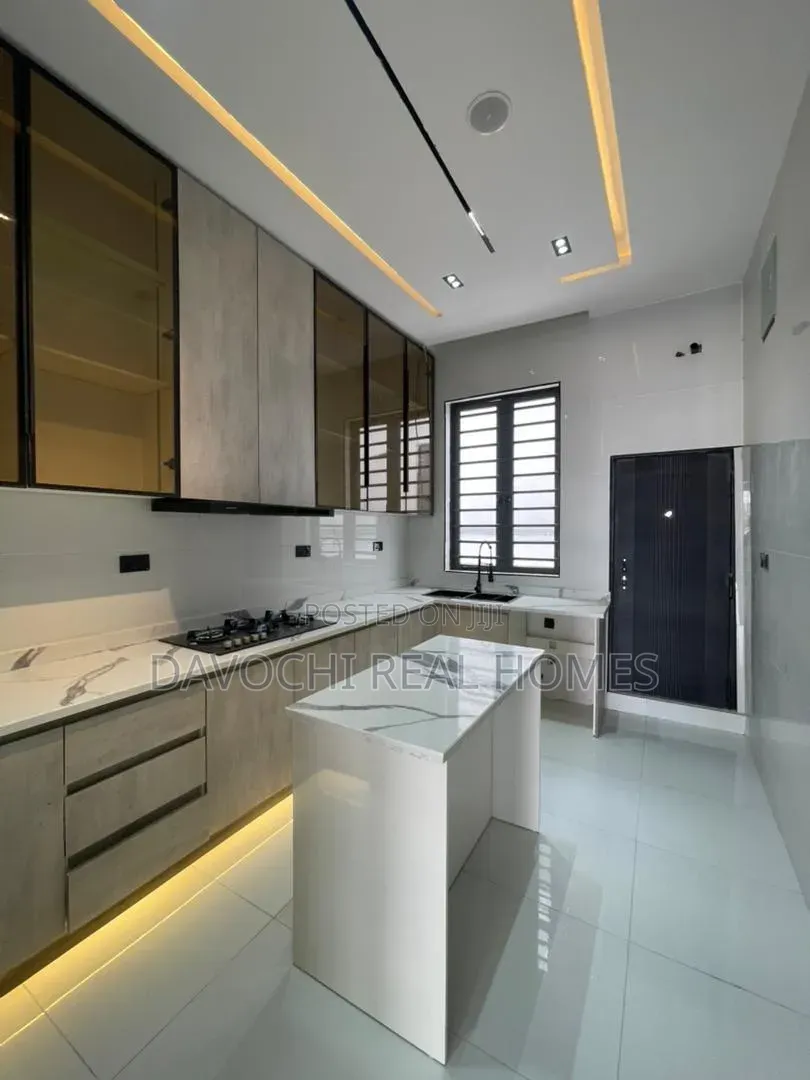 4bdrm Duplex in Ikota for sale in Ikota