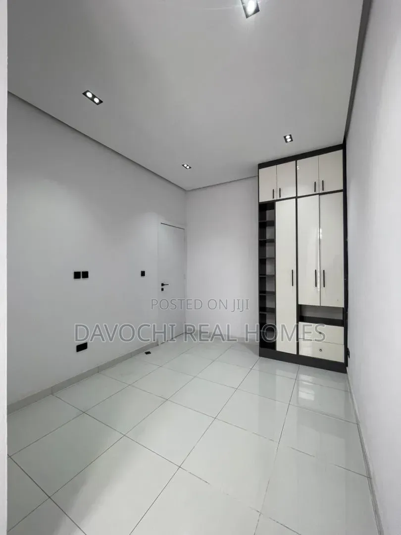 4bdrm Duplex in Ikota for sale in Ikota