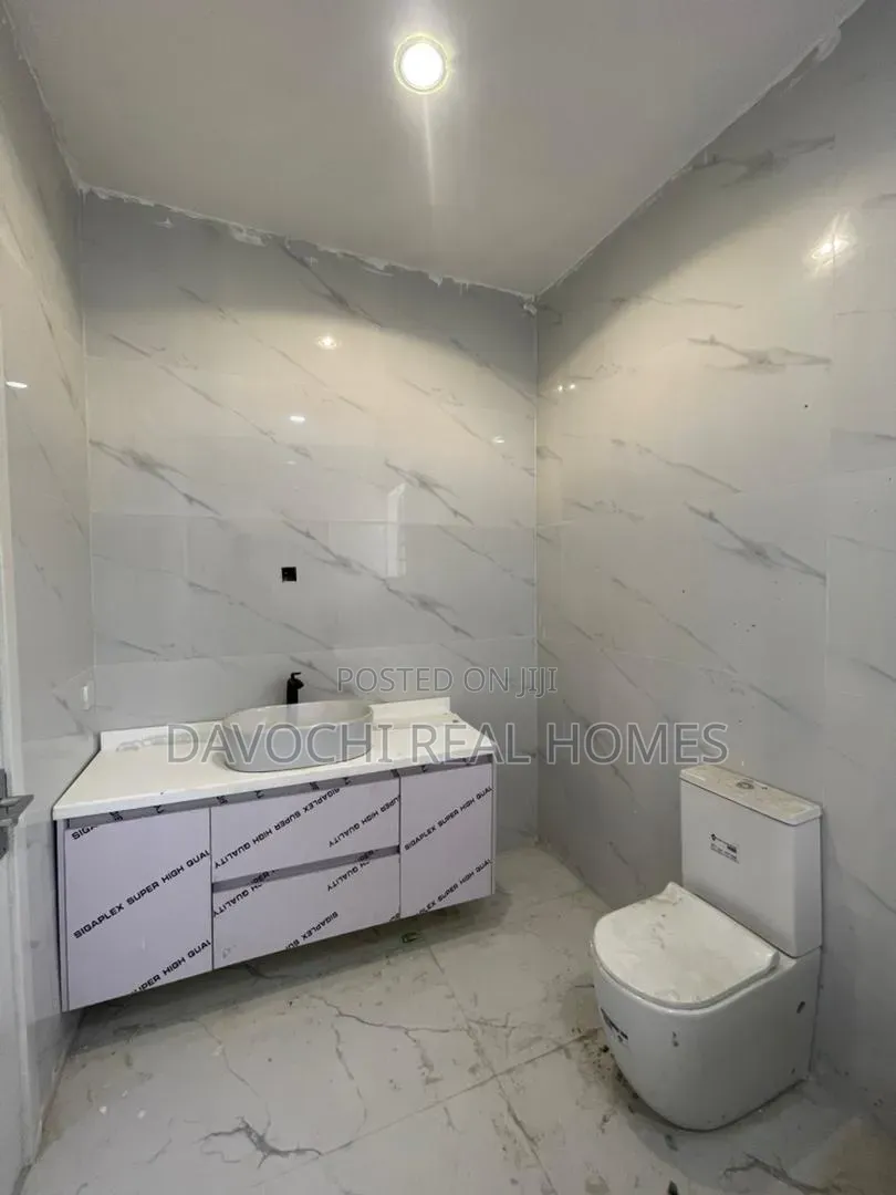 5bdrm Duplex in Ikota for sale in Ikota