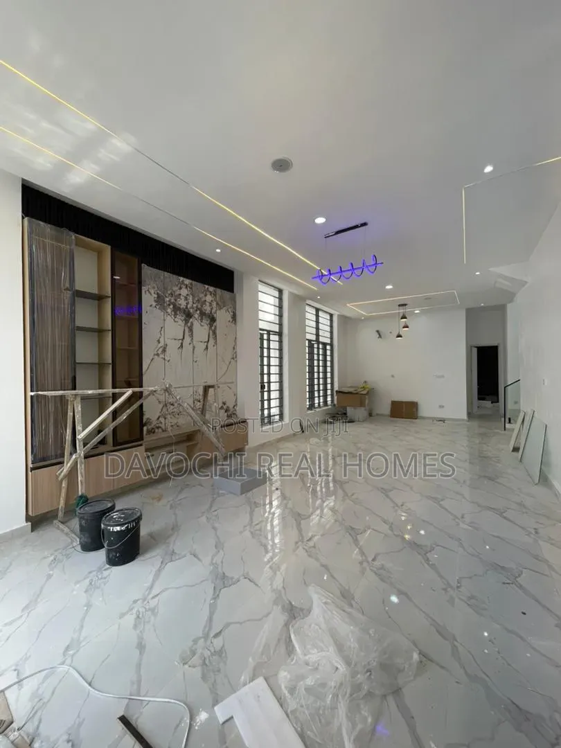 5bdrm Duplex in Ikota for sale in Ikota
