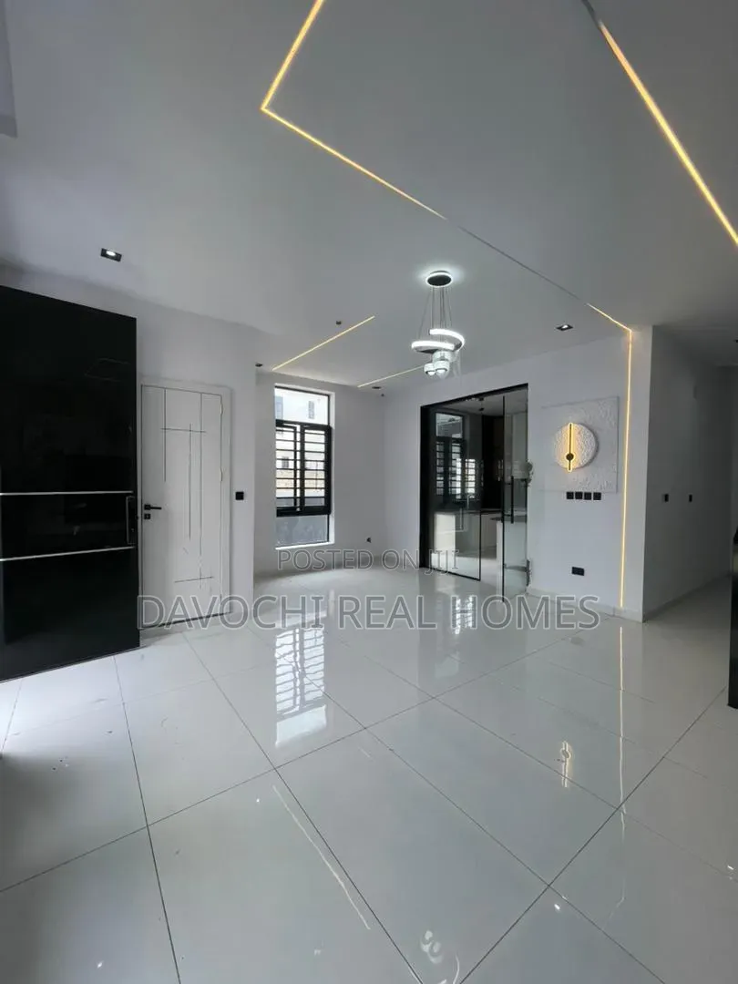 4bdrm Duplex in Ikota for sale in Ikota