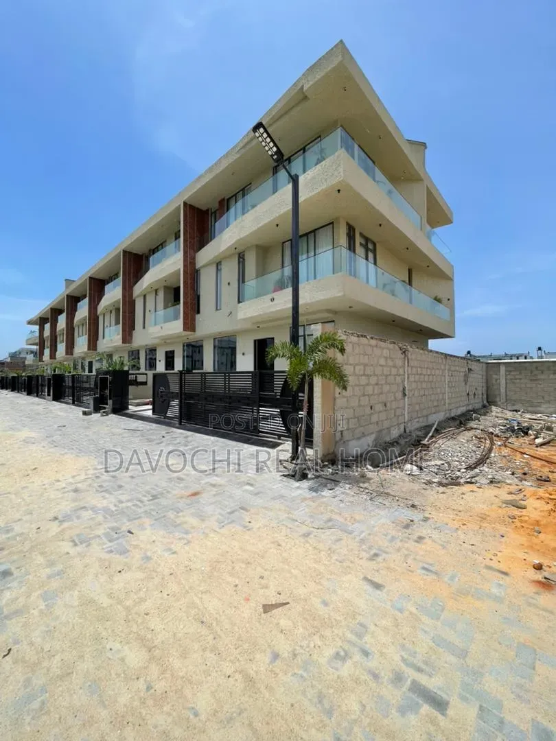 5bdrm Duplex in Lekki Phase 1 for sale in Lekki Phase 1