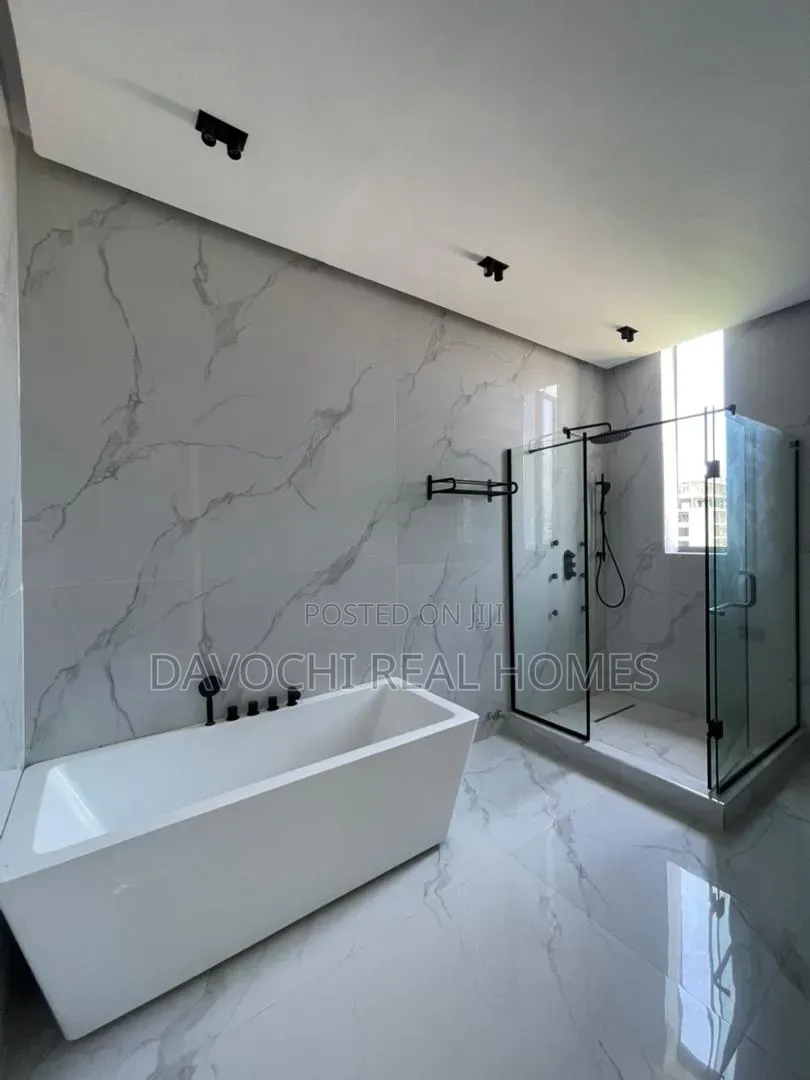 5bdrm Duplex in Lekki Phase 1 for sale in Lekki Phase 1
