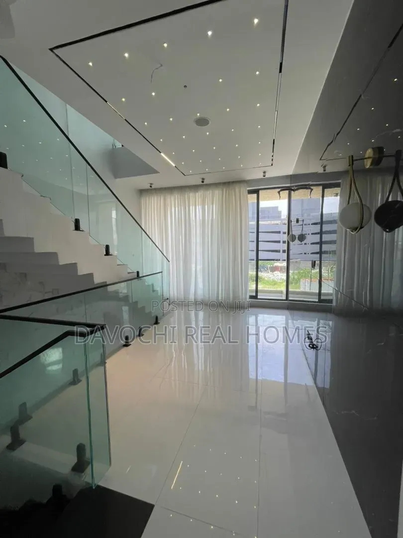 5bdrm Duplex in Lekki Phase 1 for sale in Lekki Phase 1