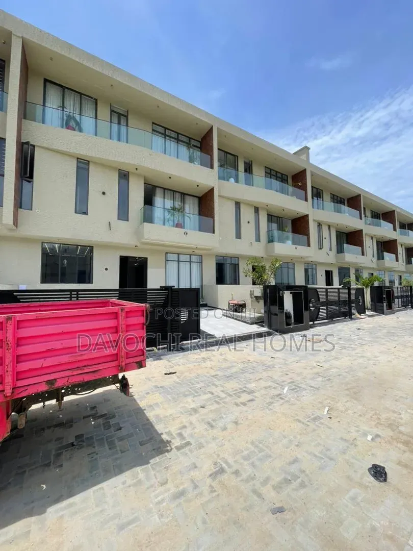 5bdrm Duplex in Lekki Phase 1 for sale in Lekki Phase 1