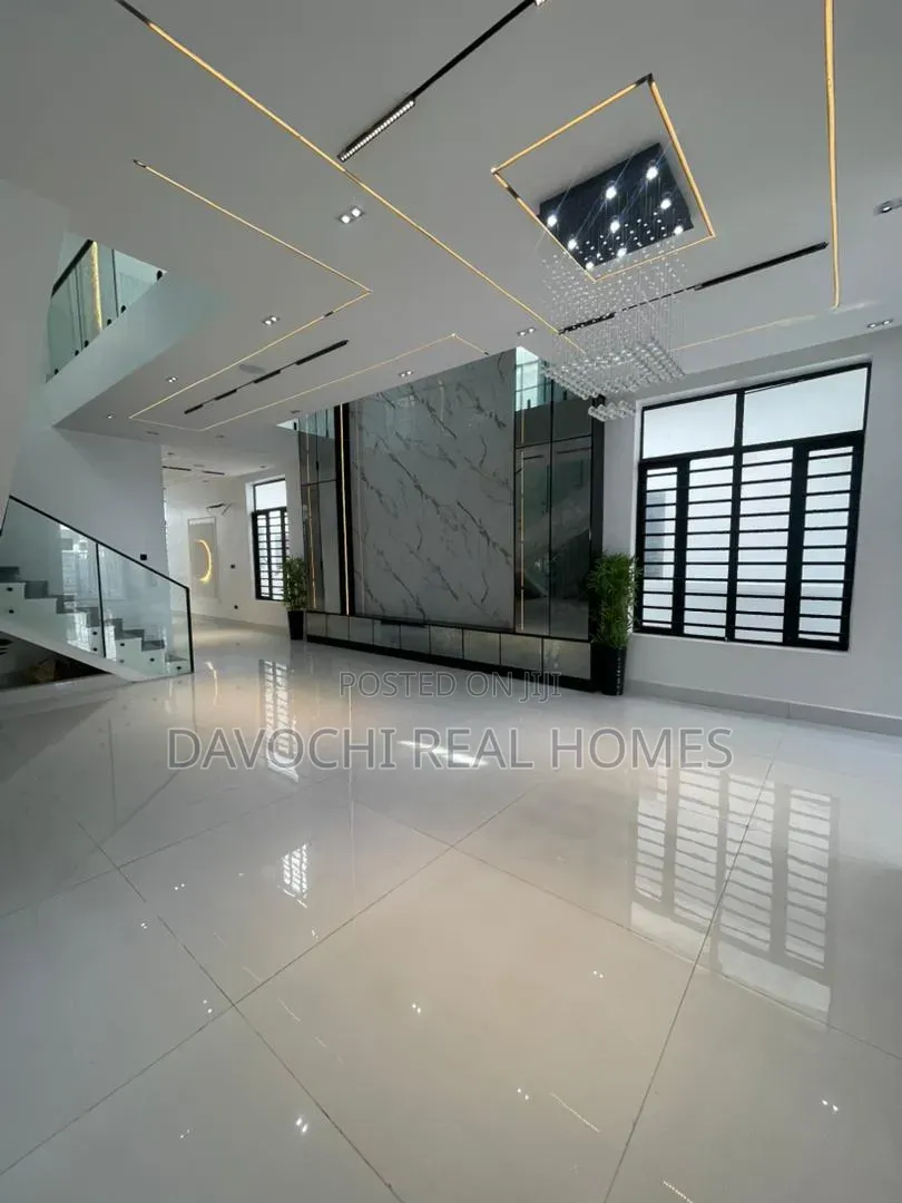 5bdrm Duplex in Lekki Phase 1 for sale in Lekki Phase 1