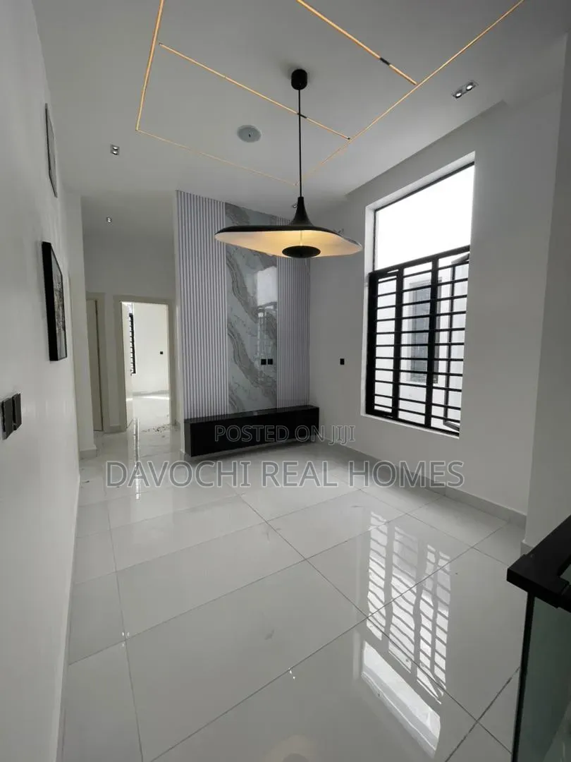 5bdrm Duplex in Lekki Phase 1 for sale in Lekki Phase 1